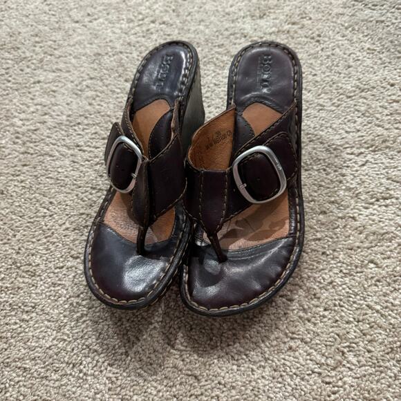 BORN Brown Leather Wedge Heel Sandals Women's Size 7 Adjustable Thong Style - Picture 2 of 10